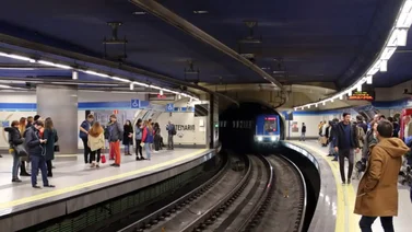 Madrid |Desalojan estación del metro tras explosión en uno de sus trenes