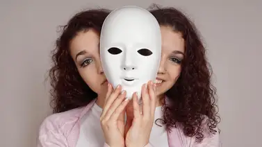 ¡No te dejes engañar! Ellos disfrutan tener una doble vida ¡No te dejes engañar! Ellos disfrutan tener una doble vida