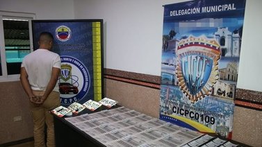 Detenido por falsificar y vender placas y certificados médicos viales