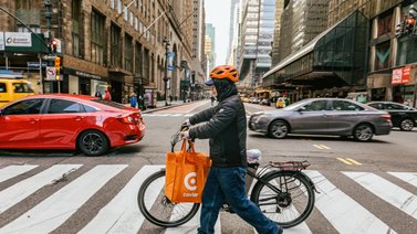 Nueva York | Conozca cuál es el impacto del salario mínimo en repartidores de comida