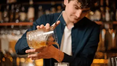 Este es el estatus que necesita un migrante para ser bartender en EEUU Este es el estatus que necesita un migrante para ser bartender en EEUU