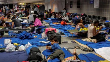 Chicago extiende tiempo de permanencia de migrantes en albergues