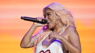 Omar Enrique envía contundente mensaje sobre concierto de Karol G en Venezuela (+Video)
