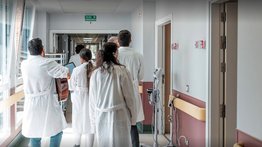 Sanitario muere tras recibir una patada en los testículos en España