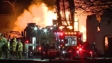Alerta en Detroit por voraz incendio en planta industrial (+Detalles) Alerta en Detroit por voraz incendio en planta industrial (+Detalles)