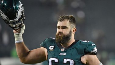 El pívot Jason Kelce anuncia entre lagrimas su retiro de la NFL
