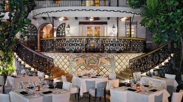 EEUU | El increíble precio por el que puedes comer en la mansión Versace (+Detalles)