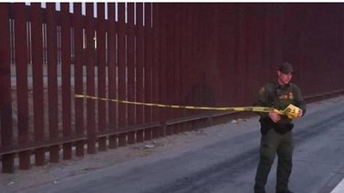 Migrante murió tras caer de muro fronterizo en EEUU (+VIDEO)