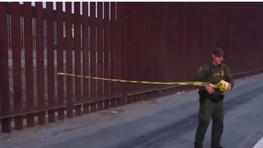 Migrante murió tras caer de muro fronterizo en EEUU (+VIDEO)