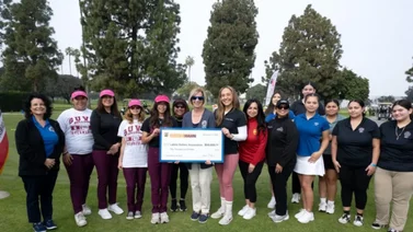 EEUU | Programa en California promueve la práctica del golf entre las latinas