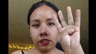 Mujer es agredida por su pareja durante transmisión en vivo (+Video)