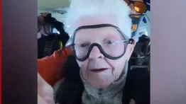 Orlando| Abuela de 94 años se lanza en paracaídas (+Video)