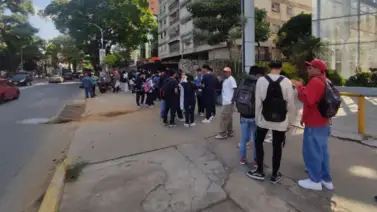 Caracas: Interminables colas para probar las hamburguesas que regala Arturo’s (+FOTOS) Caracas: Interminables colas para probar las hamburguesas que regala Arturo’s (+FOTOS)