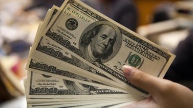 Trabajadora doméstica roba fuerte suma de dólares en efectivo