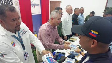 Entregan equipos telefónicos a 28 Cuadrantes de Paz