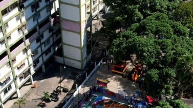 Entregan cancha de usos múltiples en la parroquia 23 de Enero