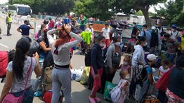 Choques armados| Abren corredor humanitario para familias atrapadas en Colombia