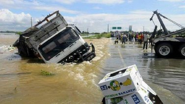 Intensas lluvias y deslizamientos por impacto de El Niño dejan seis fallecidos en Ecuador