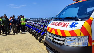 Dotan a órganos de seguridad con vehículos