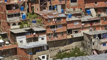 Caracas| Mujeres se agarraron a golpes sobre el techo de una casa y así terminó (+VIDEO) Caracas| Mujeres se agarraron a golpes sobre el techo de una casa y así terminó (+VIDEO)