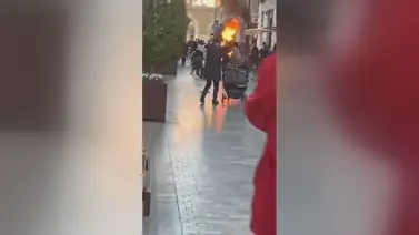 Hombre se prendió fuego en plena vía pública (Imágenes sensibles) Hombre se prendió fuego en plena vía pública (Imágenes sensibles)