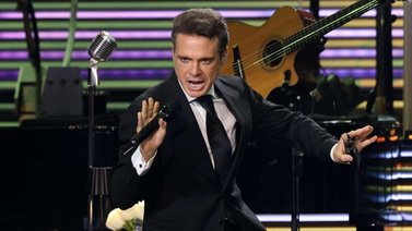 Usuarios se quejan de la logística del concierto de Luis Miguel