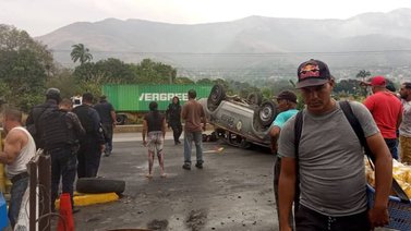 Reportan volcamiento de una patrulla de la PNB este #7Feb