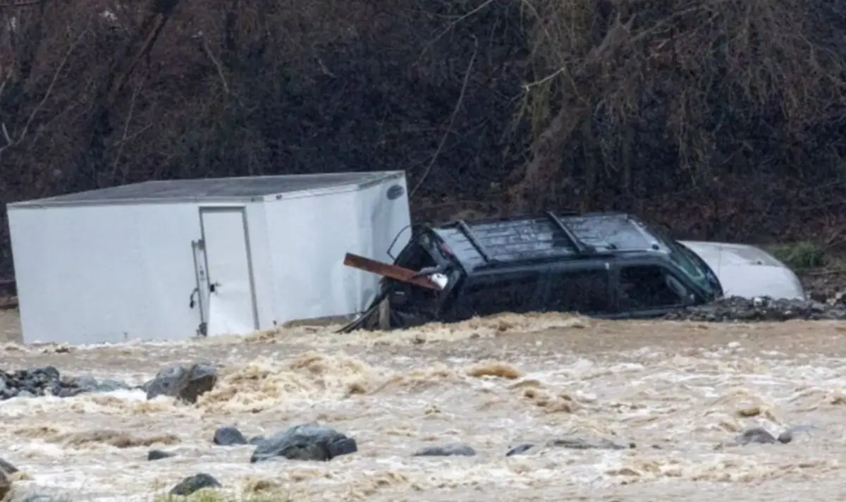 Al menos tres fallecidos por tormenta invernal en California