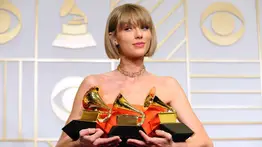 La cantante Taylor Swift arrasó en los Premios Grammy 2024