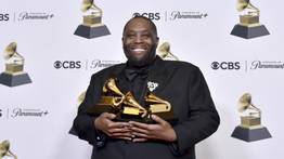 Arrestan a rapero estadounidense tras ganar tres Grammys