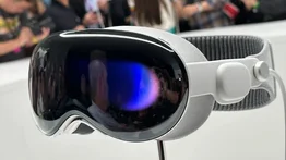 Hombre conduce con un Apple Vision Pro y esto sucede (+Video)