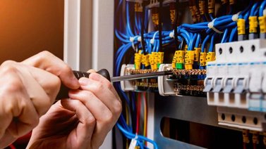 Carolina del Norte ofrecerá becas para cursos de electricidad