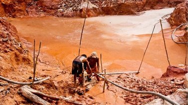 Muere un hombre tras derrumbe en mina de oro
