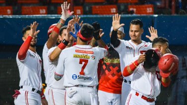 Cardenales de Lara le quita el invicto a Tiburones de La Guaira (+Detalles)