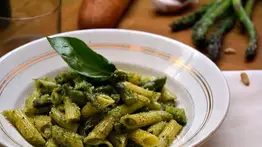 Pasta con pesto de espárragos, una receta que amarás