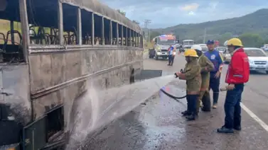Autobús de pasajeros se incendió en vía Ocumare-Charallave: Hay heridos y fallecidos Autobús de pasajeros se incendió en vía Ocumare-Charallave: Hay heridos y fallecidos
