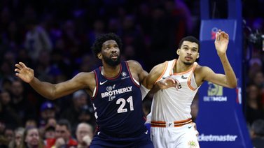 NBA: Joel Embiid hace historia ante San Antonio (+Video)