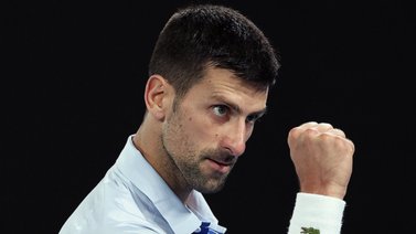 Djokovic supera el calor y está en semifinales del Abierto de Australia