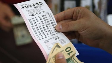 Hombre que ganó la lotería perderá el 50% del monto