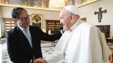Petro propone al papa Francisco negociar con el ELN en el Vaticano Petro propone al papa Francisco negociar con el ELN en el Vaticano
