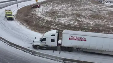 Vehículos derrapan en autopista de Nueva York tras fuerte nevada (+VIDEO) Vehículos derrapan en autopista de Nueva York tras fuerte nevada (+VIDEO)