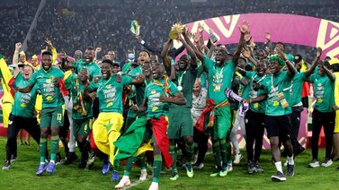 Senegal empieza con todo su defensa del título en la Copa África