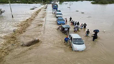 Lluvias dejan 2 mil afectados en Perú Lluvias dejan 2 mil afectados en Perú