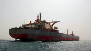 Misil alcanzó buque cuando transitaba al sur de Yemen