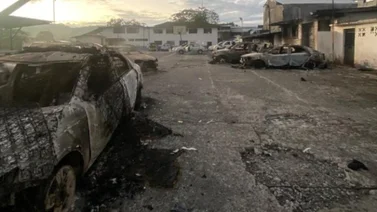 Hallan tres cuerpos carbonizados dentro de un vehículo en Ecuador
