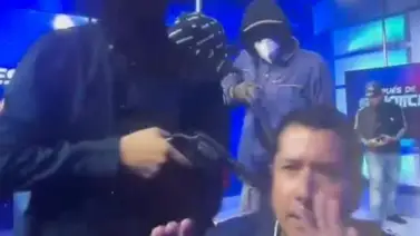 Policía de Ecuador ingresa a las instalaciones de le televisora tomada por delincuentes Policía de Ecuador ingresa a las instalaciones de le televisora tomada por delincuentes