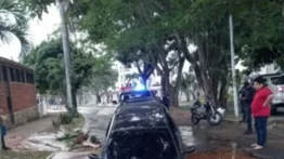 Vehículo cae en mega hueco en Carabobo (+Fotos)