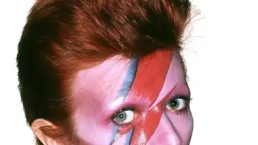 Esto le hizo París al cantante británico David Bowie (+Fotos) Esto le hizo París al cantante británico David Bowie (+Fotos)