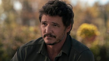 Pedro Pascal recrea su famoso meme en los Golden Globes 2024 (+Video)