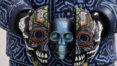 ¿Dónde?: Exhiben cráneos hechos con arte indígena y cristales Swarovski